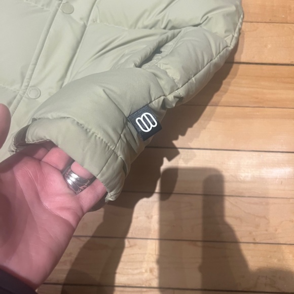 ❤️SOLD❤️NWOT ARITZIA tna super puff vest LIMITED EDITION COLOR - Picture 3 of 5